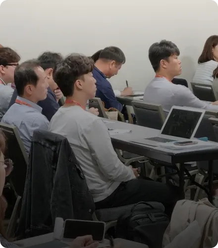 디브리핑 세션 현장